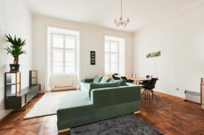 Designer Historical 2BD Apartment by Wien Mitte